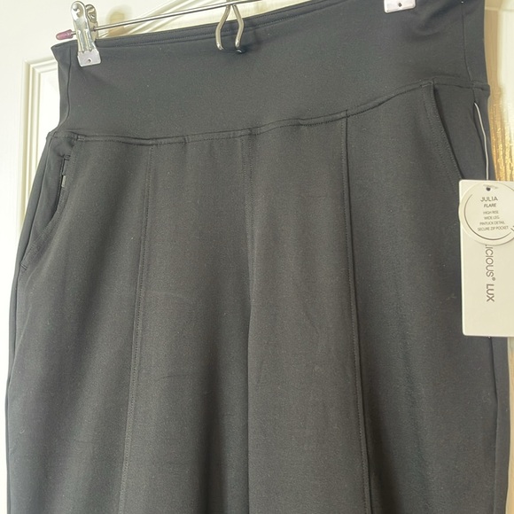 Yogalicious Lux Julia High Rise Flare Leggings Black Medium - Picture 6 of 13